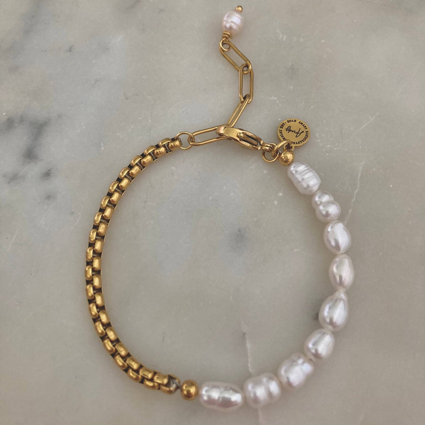 Pearls Bracelet Gold plated box chain adjustable