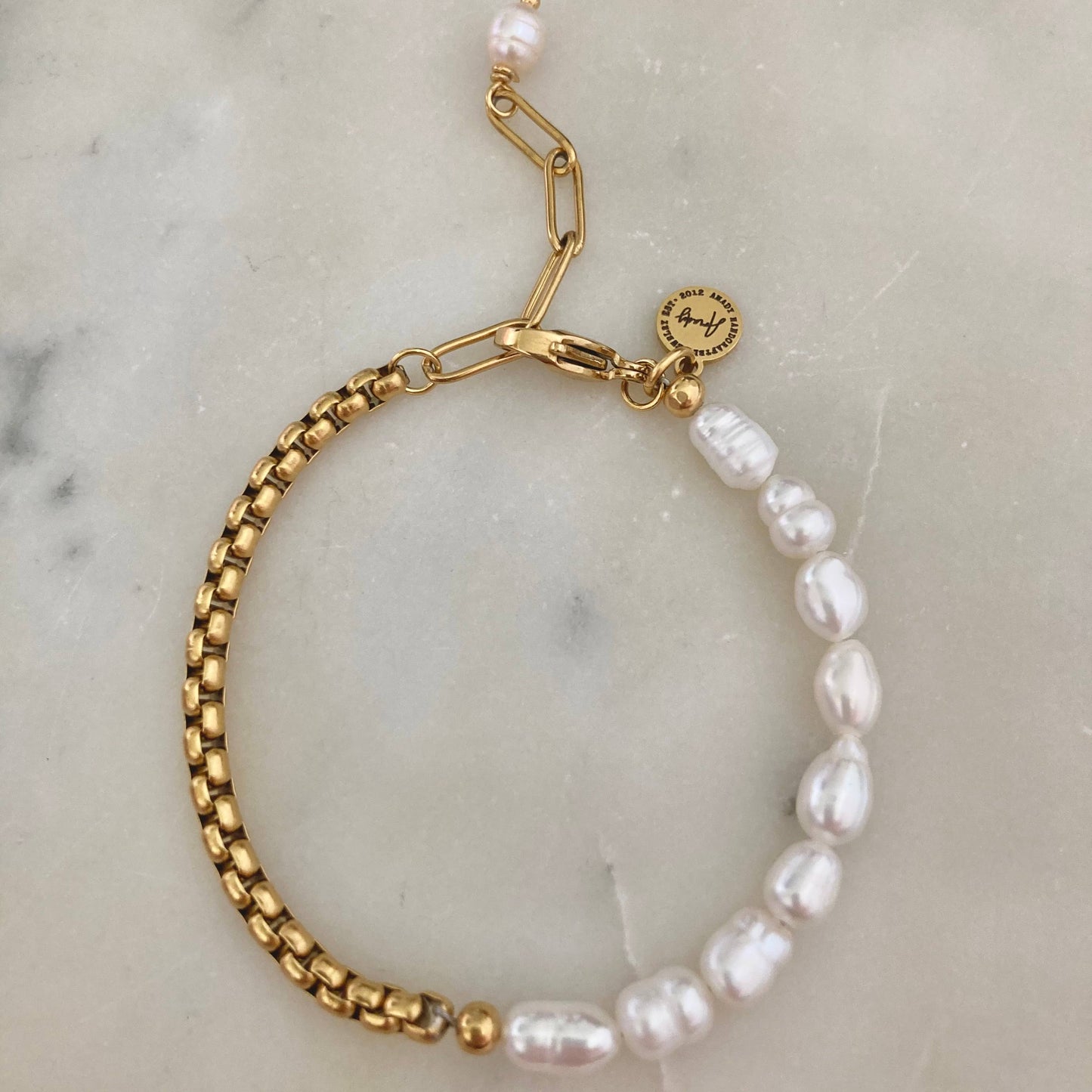 Pearls Bracelet Gold plated box chain adjustable